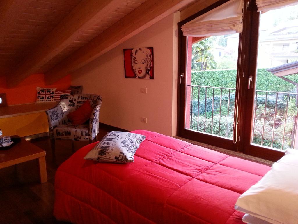 B&B Douglas House Varese Exteriör bild